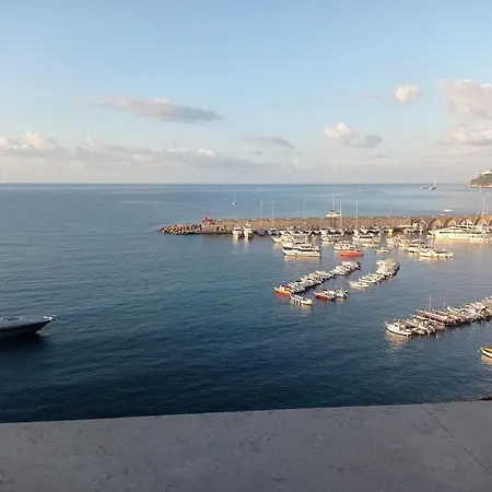 Casa Vagliendola - Terrace With Sea View شقة *